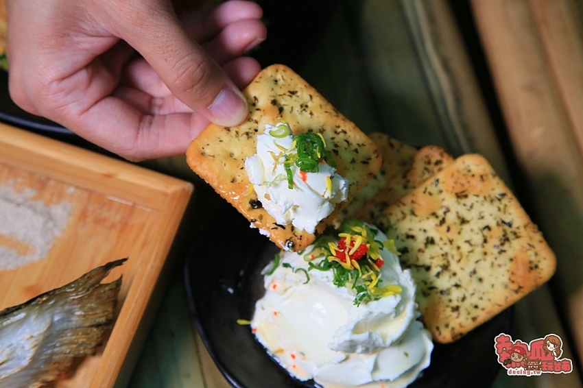 【台南美食】台南少見不限時段酒類喝到飽的居酒屋,鮭魚全餐就是要讓你吃到笑咪咪:喧宵いざかや - 熱血玩台南。跳躍新世界