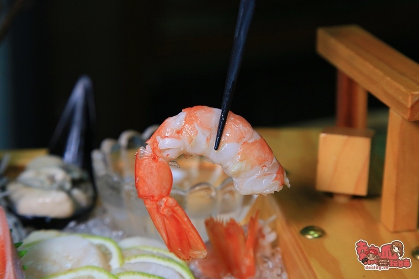 【台南美食】台南少見不限時段酒類喝到飽的居酒屋,鮭魚全餐就是要讓你吃到笑咪咪:喧宵いざかや - 熱血玩台南。跳躍新世界