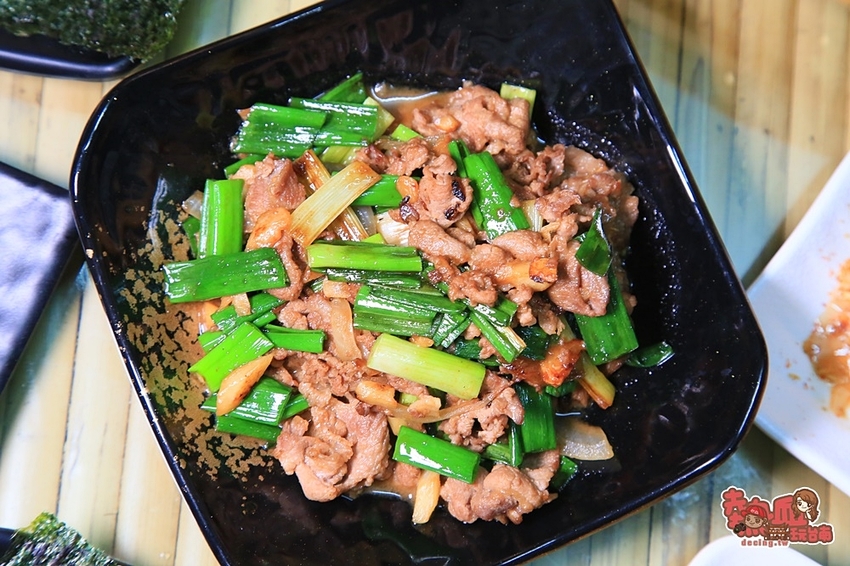 【台南美食】台南少見不限時段酒類喝到飽的居酒屋,鮭魚全餐就是要讓你吃到笑咪咪:喧宵いざかや - 熱血玩台南。跳躍新世界