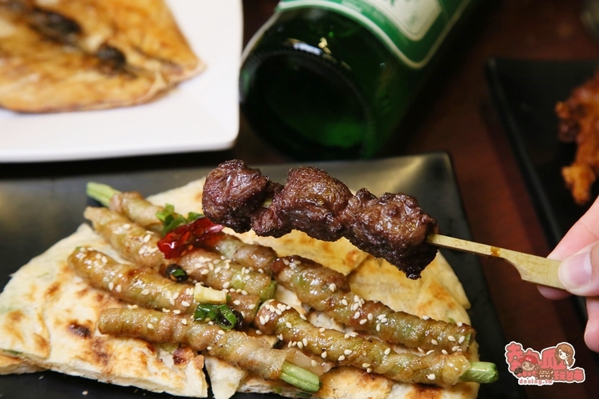 【台南美食】台式超人氣露天酒場，越晚人潮越滿！台南晚餐宵夜吃巧又吃飽的好去處：舞鶴燒烤 - 熱血玩台南。跳躍新世界