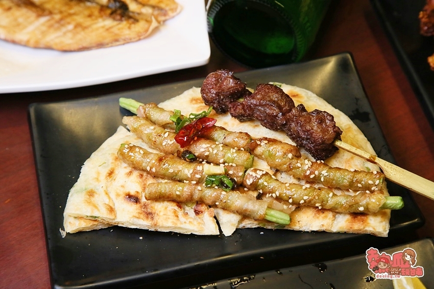 【台南美食】台式超人氣露天酒場，越晚人潮越滿！台南晚餐宵夜吃巧又吃飽的好去處：舞鶴燒烤 - 熱血玩台南。跳躍新世界