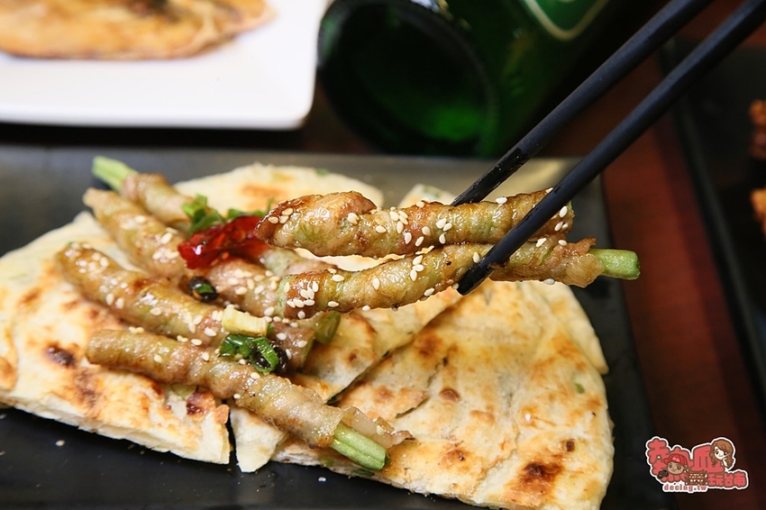 【台南美食】台式超人氣露天酒場，越晚人潮越滿！台南晚餐宵夜吃巧又吃飽的好去處：舞鶴燒烤 - 熱血玩台南。跳躍新世界