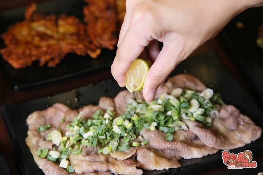 【台南美食】台式超人氣露天酒場，越晚人潮越滿！台南晚餐宵夜吃巧又吃飽的好去處：舞鶴燒烤 - 熱血玩台南。跳躍新世界