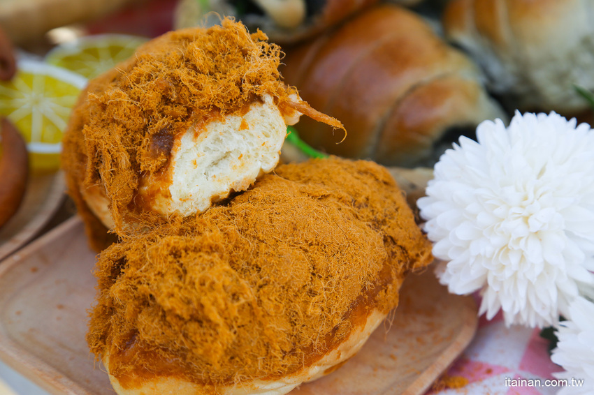 女子麥面包不吃嗎??完整包裝販售,帶了就走的安心麵包!全台唯一全女姓麵包師傅的麵包店「女子麥面包」 - 台南好Food遊