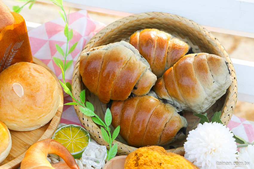 女子麥面包不吃嗎??完整包裝販售,帶了就走的安心麵包!全台唯一全女姓麵包師傅的麵包店「女子麥面包」 - 台南好Food遊