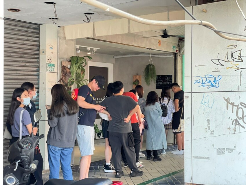 『清水堂』台南必吃這間排隊冰店，必來一碗季節限定夢幻草莓冰，還有機會吃到限量版的白草莓冰！芋頭控也不要錯過草莓芋見泥且加珍珠不用錢～ - 阿華田的美食日記