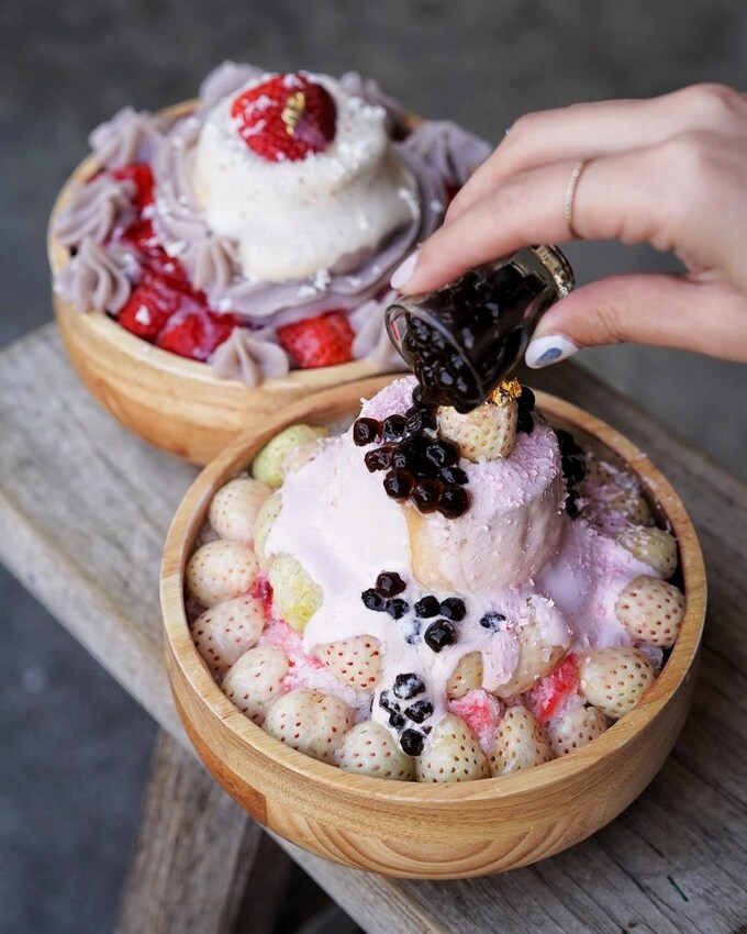 『清水堂』台南必吃這間排隊冰店，必來一碗季節限定夢幻草莓冰，還有機會吃到限量版的白草莓冰！芋頭控也不要錯過草莓芋見泥且加珍珠不用錢～ - 阿華田的美食日記