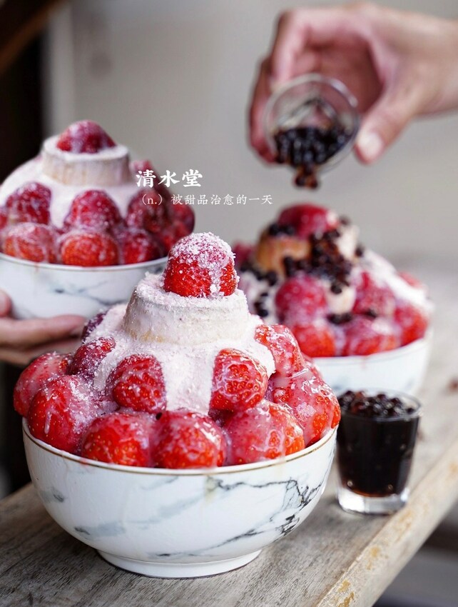 『清水堂』台南必吃這間排隊冰店，必來一碗季節限定夢幻草莓冰，還有機會吃到限量版的白草莓冰！芋頭控也不要錯過草莓芋見泥且加珍珠不用錢～ - 阿華田的美食日記