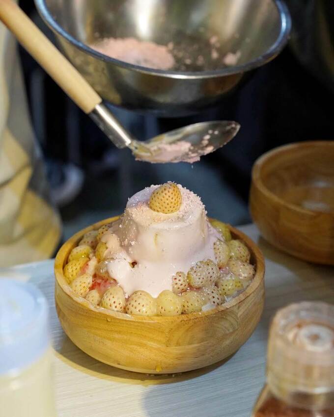 『清水堂』台南必吃這間排隊冰店，必來一碗季節限定夢幻草莓冰，還有機會吃到限量版的白草莓冰！芋頭控也不要錯過草莓芋見泥且加珍珠不用錢～ - 阿華田的美食日記