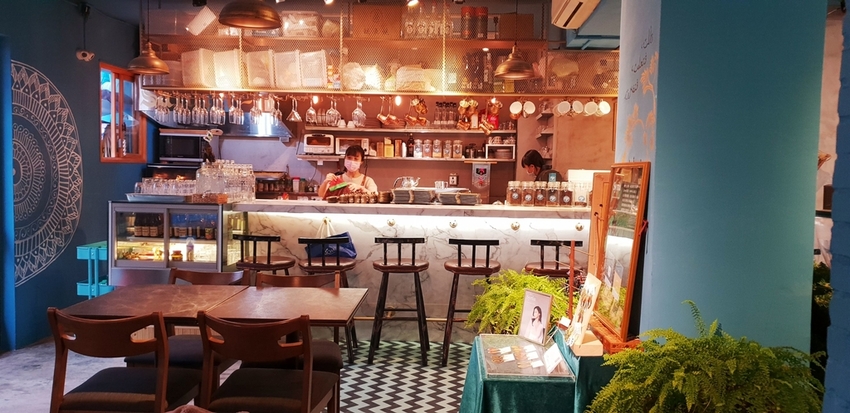 200886.jpg - 【台北.東門站】登陸土星永康店友善寵物咖啡廳。土耳其咖啡超好喝。藍色系網美店超好拍