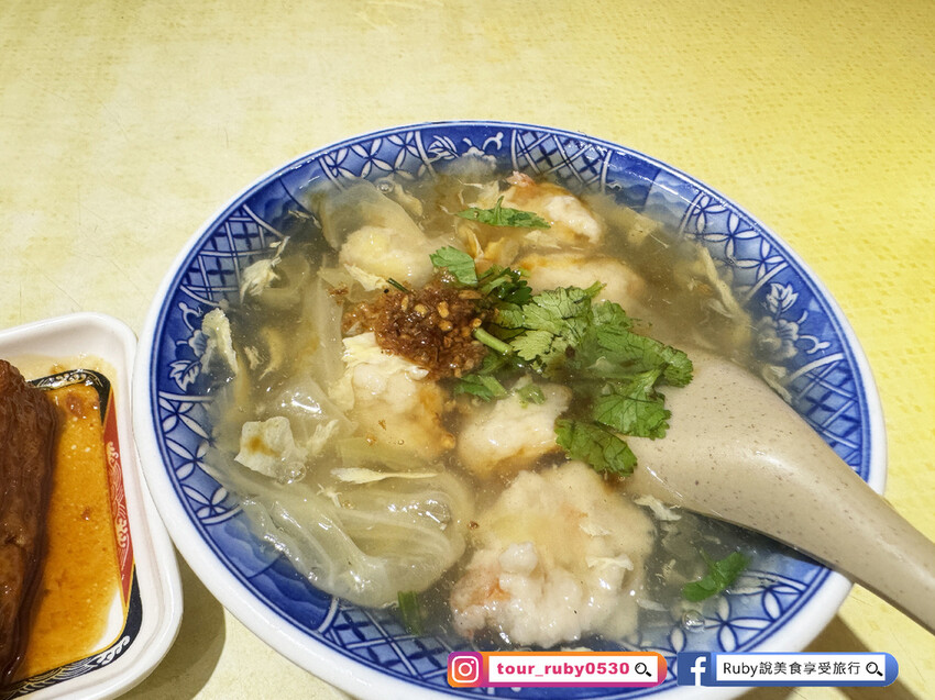 【三重美食】店小二魯肉飯附菜單，google評論將近4000