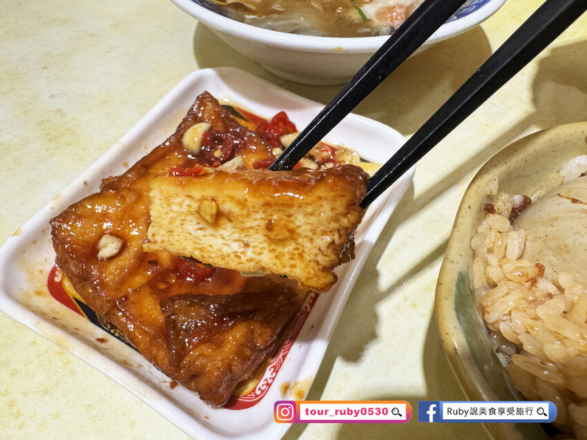 【三重美食】店小二魯肉飯附菜單，google評論將近4000