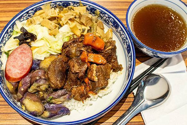 【三重美食】豐雞號-軟嫩不乾柴豐富美味的港式油雞飯美食