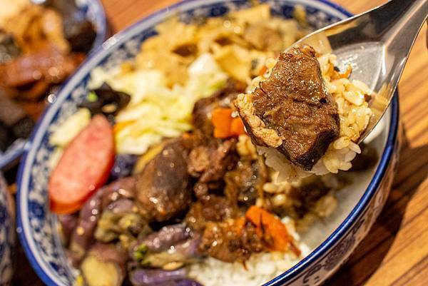 【三重美食】豐雞號-軟嫩不乾柴豐富美味的港式油雞飯美食