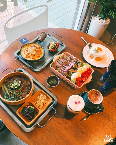 新竹美食|La Kaffa六角咖啡，適合約會聚餐，停車方便！