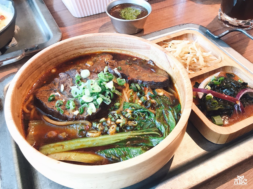 新竹美食|La Kaffa六角咖啡，適合約會聚餐，停車方便！