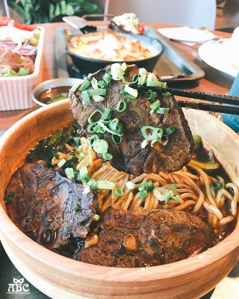 新竹美食|La Kaffa六角咖啡，適合約會聚餐，停車方便！