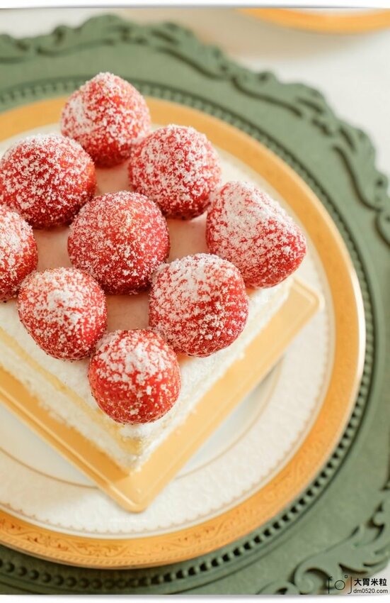 Google評價4.9分的台北東區隱藏甜點,Gelovery Gift 蒟若妮頂級法式甜點店,法國藍帶主廚推出冬季新品肉桂捲x草莓奶霜蛋糕開賣囉~來趟一日偽貴婦下午茶！台北大安區甜點推薦,捷運忠孝敦化