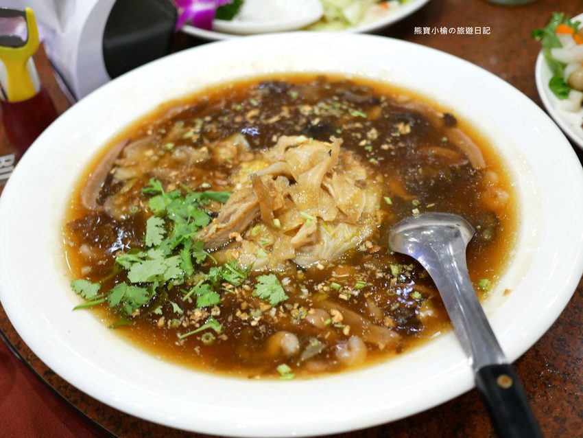 【台中北屯美食】頂園燒鵝担仔廚房太原店，婚宴中式桌菜品嚐心得紀錄，餐廳附免費大型停車場，近太原火車站。 @熊寶小榆の旅遊日記