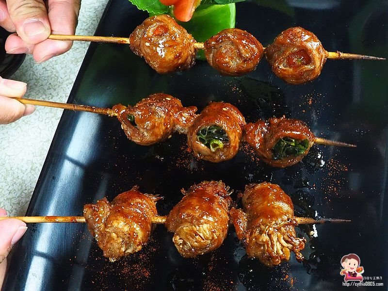 桃園中壢美食-烤貝烤牡燒烤店-路邊攤的價格卻能舒適的室內用餐環境，超大生蠔七顆只要70元  (邀約) @民宿女王芽月-美食.旅遊.全台趴趴走