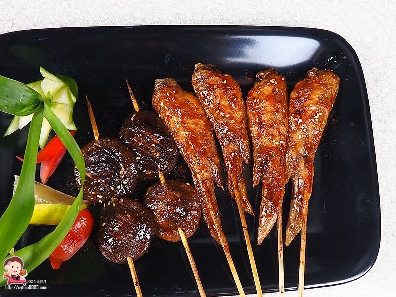 桃園中壢美食-烤貝烤牡燒烤店-路邊攤的價格卻能舒適的室內用餐環境，超大生蠔七顆只要70元  (邀約) @民宿女王芽月-美食.旅遊.全台趴趴走