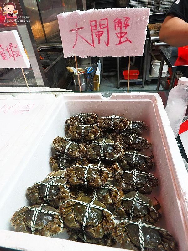 桃園中壢美食-烤貝烤牡燒烤店-路邊攤的價格卻能舒適的室內用餐環境，超大生蠔七顆只要70元  (邀約) @民宿女王芽月-美食.旅遊.全台趴趴走