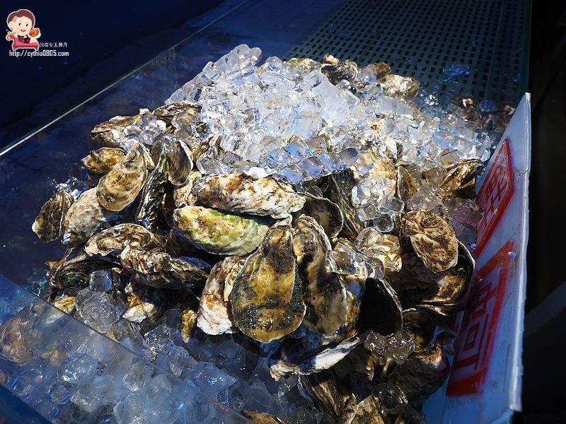 桃園中壢美食-烤貝烤牡燒烤店-路邊攤的價格卻能舒適的室內用餐環境，超大生蠔七顆只要70元  (邀約) @民宿女王芽月-美食.旅遊.全台趴趴走