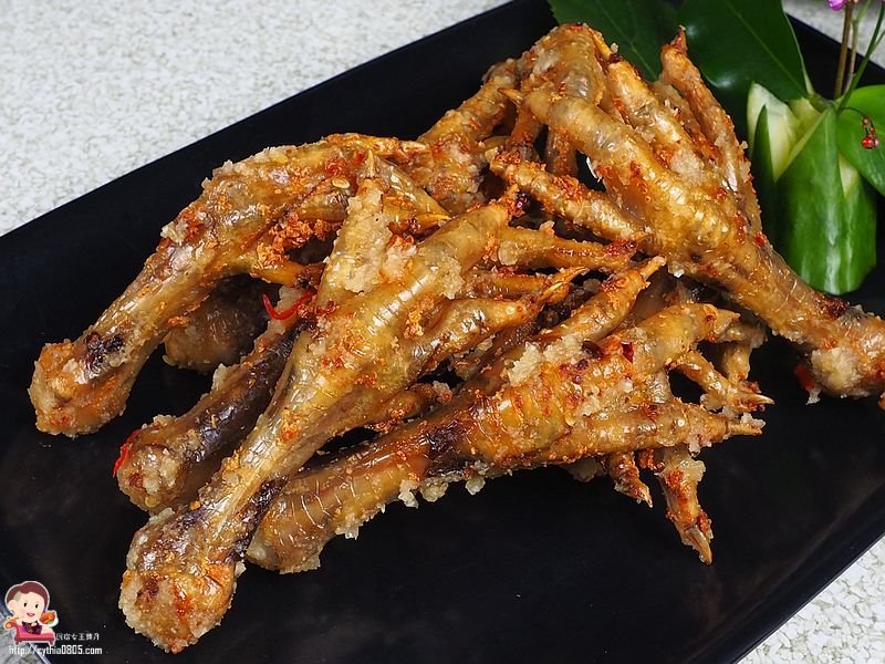 桃園中壢美食-烤貝烤牡燒烤店-路邊攤的價格卻能舒適的室內用餐環境，超大生蠔七顆只要70元  (邀約) @民宿女王芽月-美食.旅遊.全台趴趴走