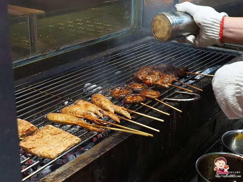 桃園中壢美食-烤貝烤牡燒烤店-路邊攤的價格卻能舒適的室內用餐環境，超大生蠔七顆只要70元  (邀約) @民宿女王芽月-美食.旅遊.全台趴趴走