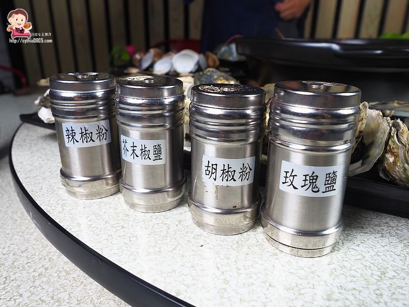 桃園中壢美食-烤貝烤牡燒烤店-路邊攤的價格卻能舒適的室內用餐環境，超大生蠔七顆只要70元  (邀約) @民宿女王芽月-美食.旅遊.全台趴趴走