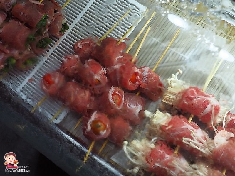 桃園中壢美食-烤貝烤牡燒烤店-路邊攤的價格卻能舒適的室內用餐環境，超大生蠔七顆只要70元  (邀約) @民宿女王芽月-美食.旅遊.全台趴趴走