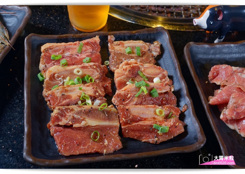 台北宵夜場推薦,醬太郎日式燒肉 吃到飽,午餐549/晚餐.假日649/免收服務費,招牌牛舌/松阪豬/羊排/韓式炸雞/啤酒無限暢飲,中山站燒肉推薦 - 大胃米粒 DAVID & MILLY