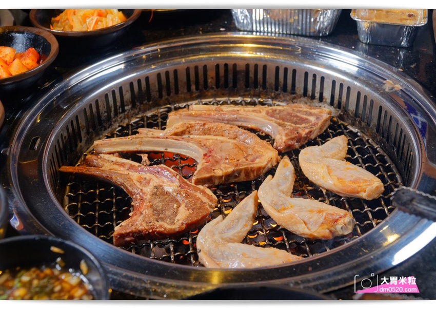 台北宵夜場推薦,醬太郎日式燒肉 吃到飽,午餐549/晚餐.假日649/免收服務費,招牌牛舌/松阪豬/羊排/韓式炸雞/啤酒無限暢飲,中山站燒肉推薦 - 大胃米粒 DAVID & MILLY