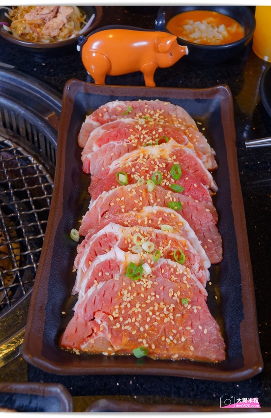 台北宵夜場推薦,醬太郎日式燒肉 吃到飽,午餐549/晚餐.假日649/免收服務費,招牌牛舌/松阪豬/羊排/韓式炸雞/啤酒無限暢飲,中山站燒肉推薦 - 大胃米粒 DAVID & MILLY