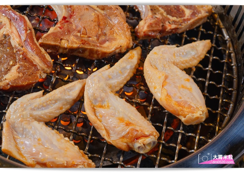 台北宵夜場推薦,醬太郎日式燒肉 吃到飽,午餐549/晚餐.假日649/免收服務費,招牌牛舌/松阪豬/羊排/韓式炸雞/啤酒無限暢飲,中山站燒肉推薦 - 大胃米粒 DAVID & MILLY