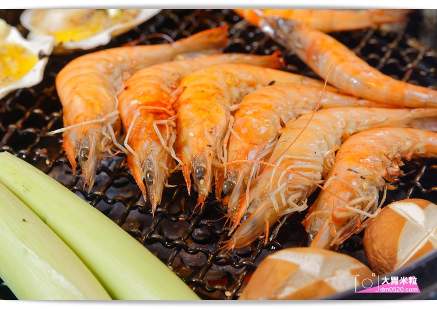 台北宵夜場推薦,醬太郎日式燒肉 吃到飽,午餐549/晚餐.假日649/免收服務費,招牌牛舌/松阪豬/羊排/韓式炸雞/啤酒無限暢飲,中山站燒肉推薦 - 大胃米粒 DAVID & MILLY