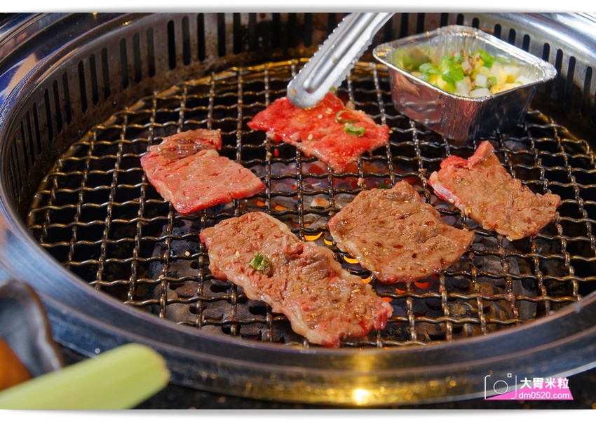 台北宵夜場推薦,醬太郎日式燒肉 吃到飽,午餐549/晚餐.假日649/免收服務費,招牌牛舌/松阪豬/羊排/韓式炸雞/啤酒無限暢飲,中山站燒肉推薦 - 大胃米粒 DAVID & MILLY