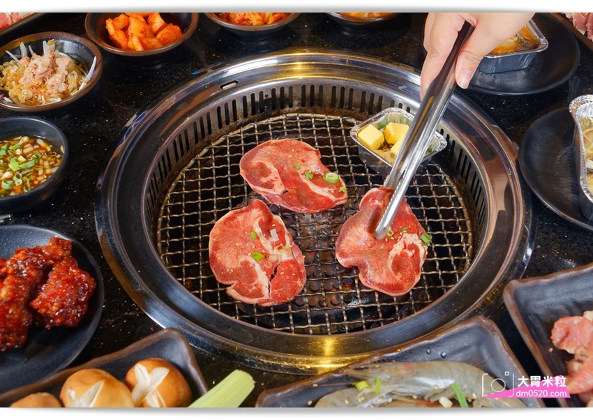 台北宵夜場推薦,醬太郎日式燒肉 吃到飽,午餐549/晚餐.假日649/免收服務費,招牌牛舌/松阪豬/羊排/韓式炸雞/啤酒無限暢飲,中山站燒肉推薦 - 大胃米粒 DAVID & MILLY