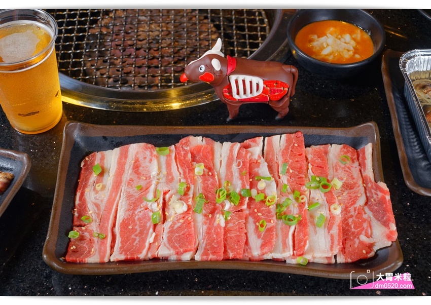 台北宵夜場推薦,醬太郎日式燒肉 吃到飽,午餐549/晚餐.假日649/免收服務費,招牌牛舌/松阪豬/羊排/韓式炸雞/啤酒無限暢飲,中山站燒肉推薦 - 大胃米粒 DAVID & MILLY