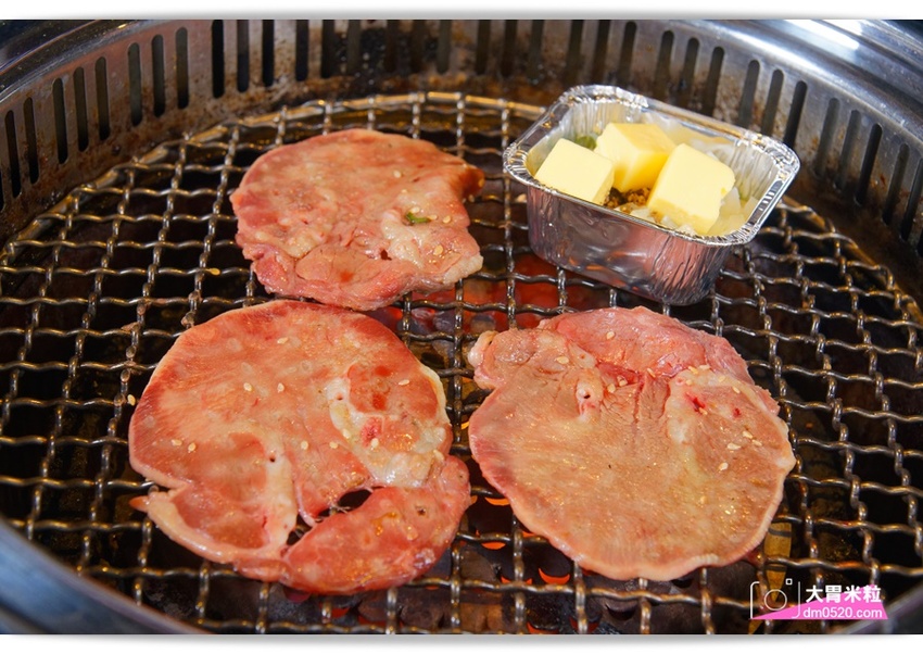 台北宵夜場推薦,醬太郎日式燒肉 吃到飽,午餐549/晚餐.假日649/免收服務費,招牌牛舌/松阪豬/羊排/韓式炸雞/啤酒無限暢飲,中山站燒肉推薦 - 大胃米粒 DAVID & MILLY