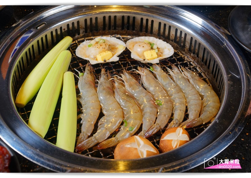 台北宵夜場推薦,醬太郎日式燒肉 吃到飽,午餐549/晚餐.假日649/免收服務費,招牌牛舌/松阪豬/羊排/韓式炸雞/啤酒無限暢飲,中山站燒肉推薦 - 大胃米粒 DAVID & MILLY