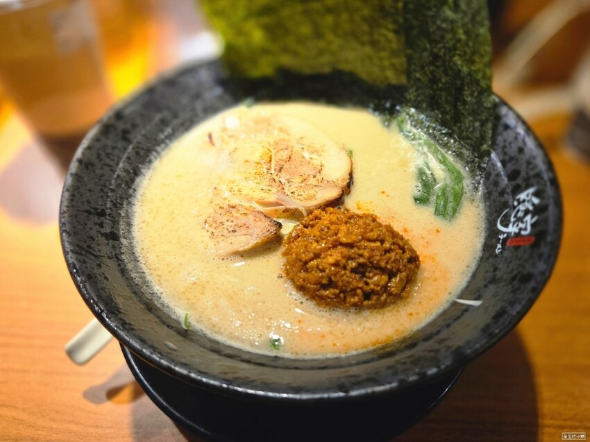 【旅食.台北】中山商圈赤峰店隱家拉麵,雞腿叉燒還有加肉燥濃郁 【旅食.台北】中山商圈赤峰店隱家拉麵,雞腿叉燒還有加肉燥濃郁