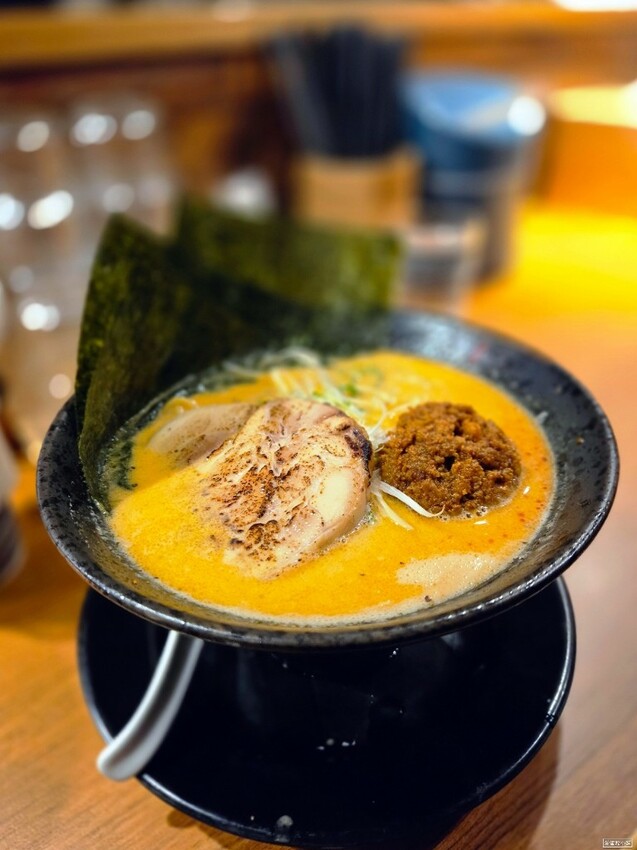 【旅食.台北】中山商圈赤峰店隱家拉麵,雞腿叉燒還有加肉燥濃郁 【旅食.台北】中山商圈赤峰店隱家拉麵,雞腿叉燒還有加肉燥濃郁