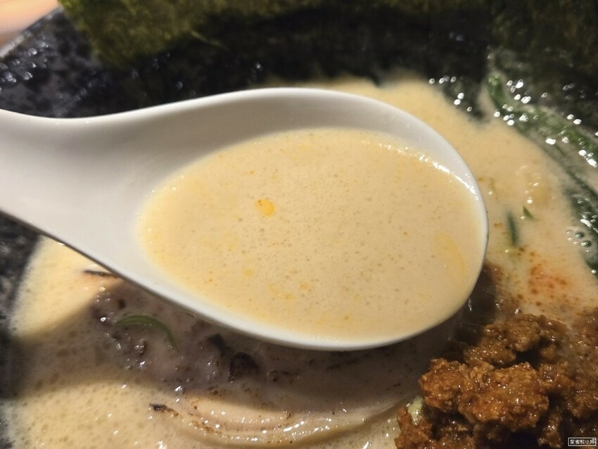 【旅食.台北】中山商圈赤峰店隱家拉麵,雞腿叉燒還有加肉燥濃郁 【旅食.台北】中山商圈赤峰店隱家拉麵,雞腿叉燒還有加肉燥濃郁