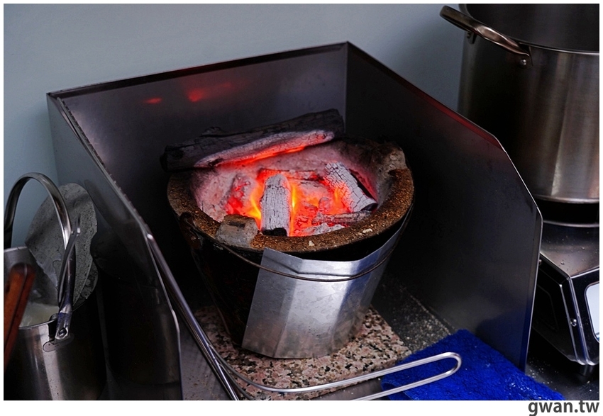 七月新開幕，炭爐烤的三明治 ! 一早還能吃到刈包和雙色地瓜球