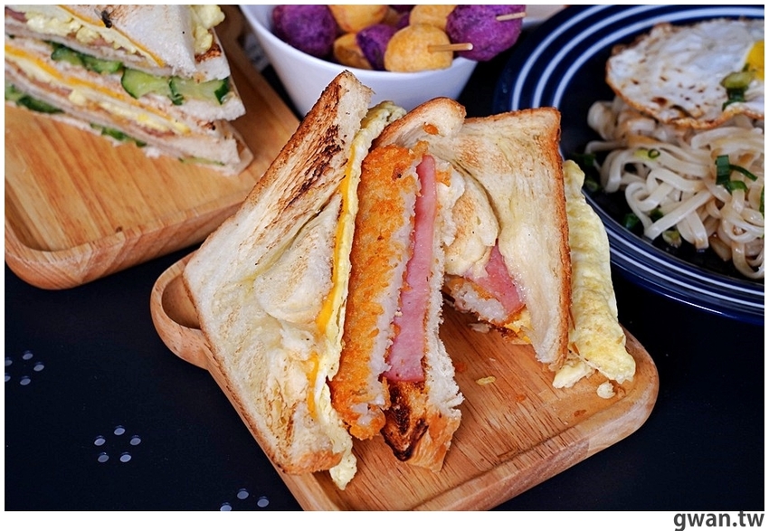 七月新開幕，炭爐烤的三明治 ! 一早還能吃到刈包和雙色地瓜球