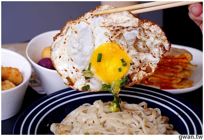 七月新開幕，炭爐烤的三明治 ! 一早還能吃到刈包和雙色地瓜球