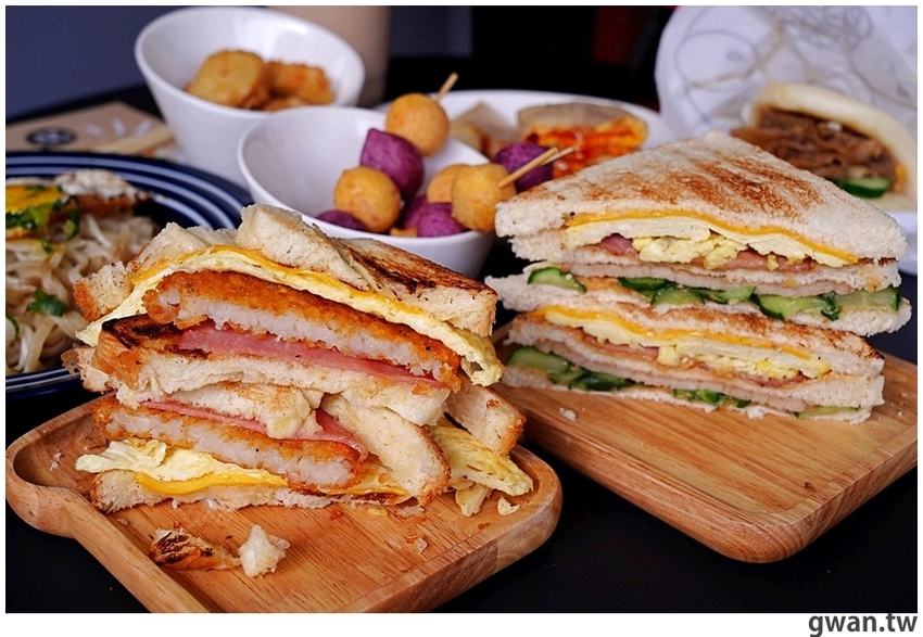 七月新開幕，炭爐烤的三明治 ! 一早還能吃到刈包和雙色地瓜球