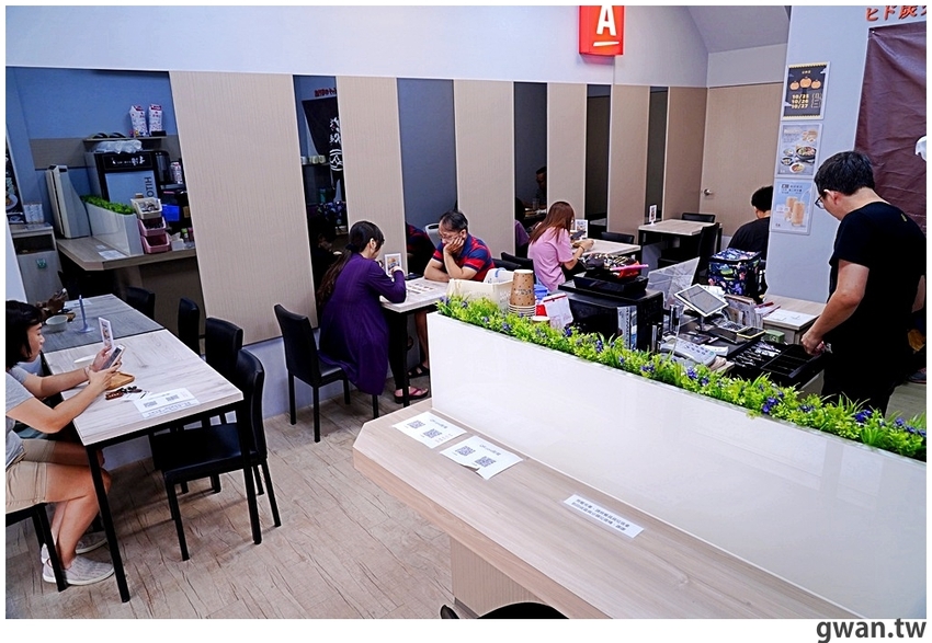 七月新開幕，炭爐烤的三明治 ! 一早還能吃到刈包和雙色地瓜球