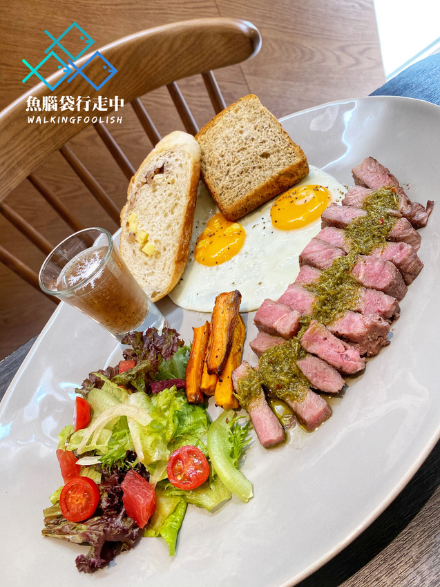 魚腦袋行走中_台中美食網美打卡_Yolo Moment 新美式烘焙舒食餐館 (10).jpg